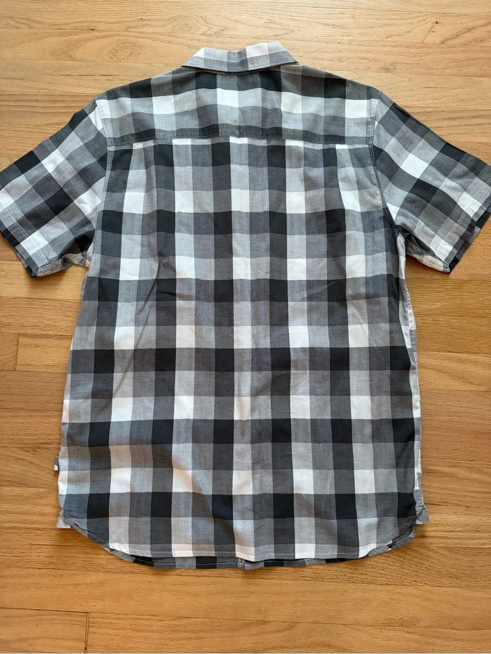 The North Face Men’s Large Grey & White Plaid Cotton Short Sleeve Button Down
